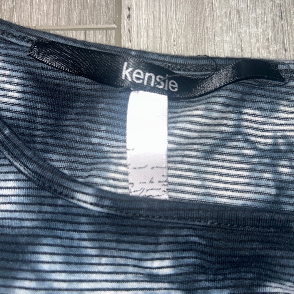 Kensie Black & Cream Color Crop Tee Women’s Med Tye Dye Look - Picture 3 of 8